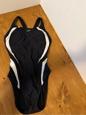 Speedo Black One-Piece Swimsuit with White Trim Women’s Size 8